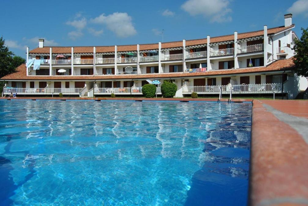 Residence Selenis Bilocale Vista Piscina - Agenzia Cocal Caorle Luaran gambar